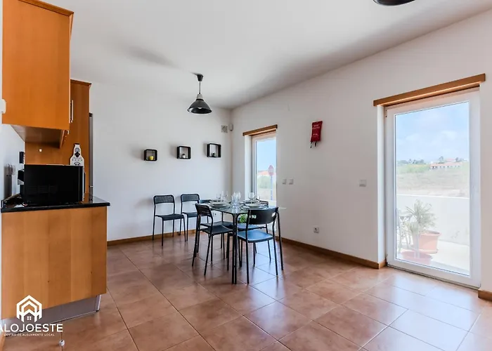 Sunlight Villa • Centro Lourinha • Vista Parque Holiday home *